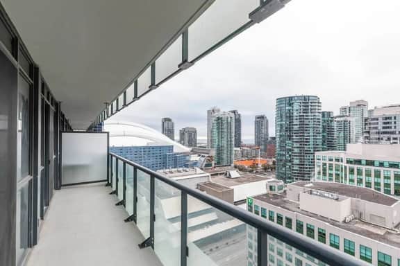 Beautiful 3BR Toronto Getaway | Free Parking - Image 2