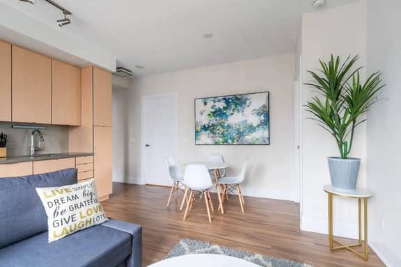 Beautiful 3BR Toronto Getaway | Free Parking - Image 3
