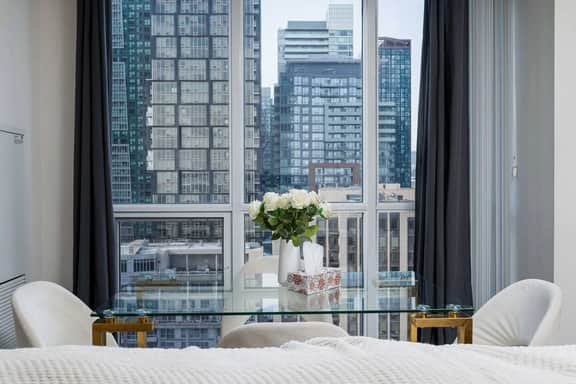 Bright 3BR Condo w/ Roger Centre & Skyline Views - Image 5
