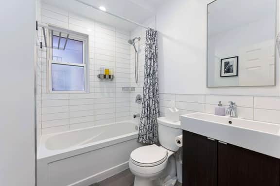 Modern 2BR House, Cozy, Family-Friendly & Central - Image 4