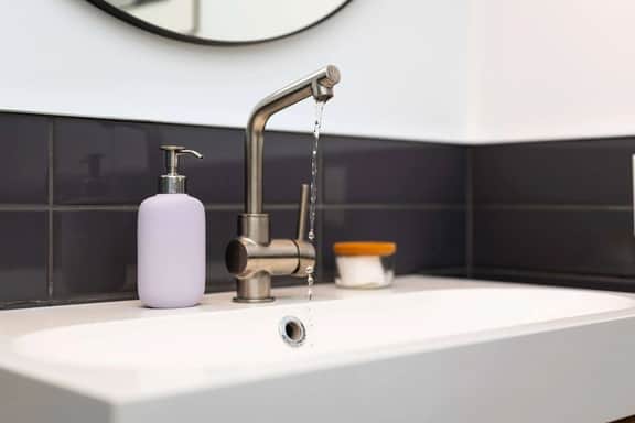 Modern 2BR House, Cozy, Family-Friendly & Central - Image 5