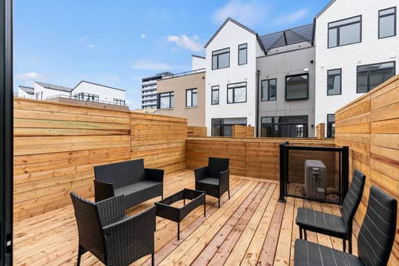 Luxury Townhouse w/ Deck & Parking - Image 5