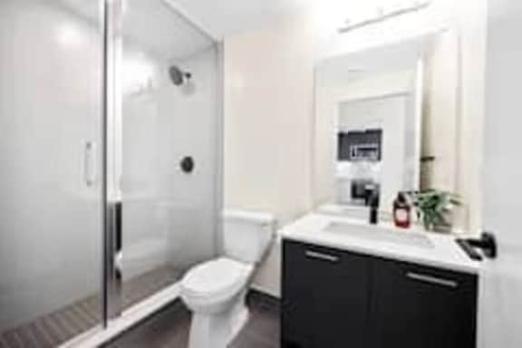 Stylish 3BR Penthouse with Stunning City Views - Image 3