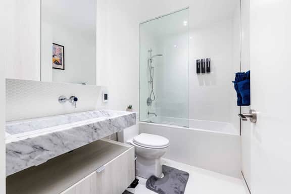 Luxury 2BR Suite | Free Parking & Balcony - Image 2