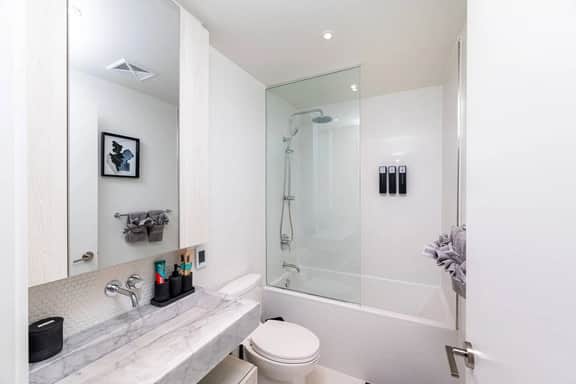 Chic Yorkville Condo • Sleeps 3 • Prime Location - Image 4
