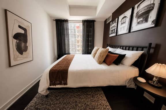 Stylish Yorkville Condo - Sleeps 3 - Image 3