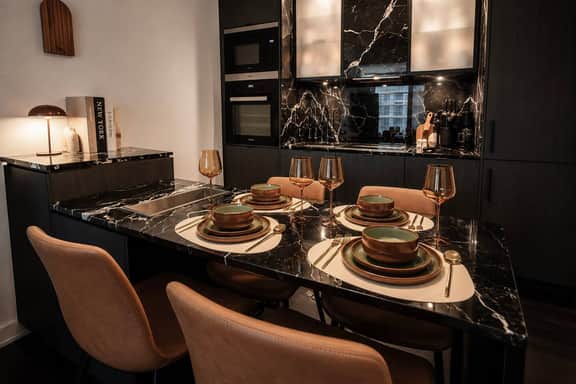 Stylish Yorkville Condo - Sleeps 3 - Image 4