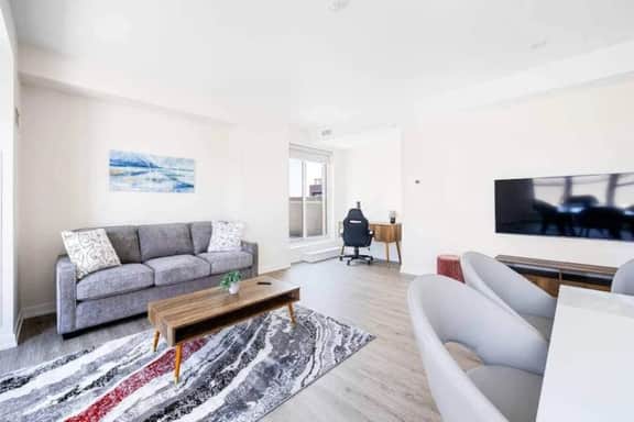 Modern 3BR Penthouse | Skyline & Sunset Views - Image 3