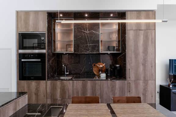 Stylish Yorkville 1BR | Prime Location - Image 2