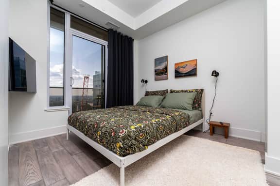 Stylish Yorkville 1BR | Prime Location - Image 3