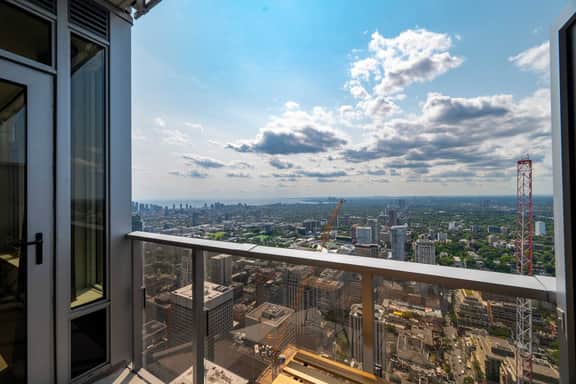 Stylish Yorkville 1BR | Prime Location - Image 5