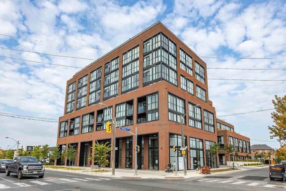 Yorkville 3BR Penthouse • Skyline Views + Parking - Image 2