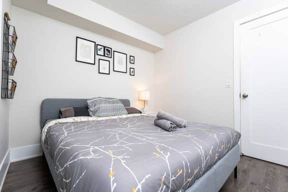 Sleek 3BR Retreat with Skyline Views - Image 3