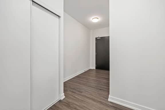 Elegant Townhome Stay | Free Parking - Image 3