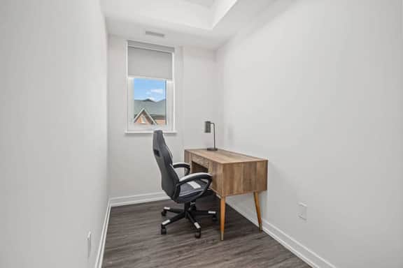 Elegant Townhome Stay | Free Parking - Image 5