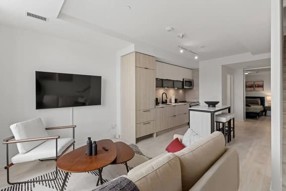 Stylish 3Br2Bth in Dist. District + Free Parking - Image 1
