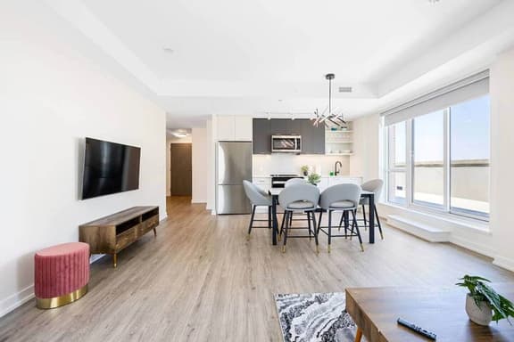 Spacious 3-BDR Home with Incredible View + parking - Image 1