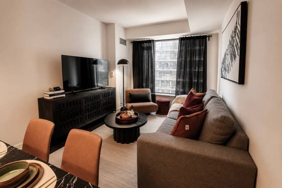 Stylish Yorkville Condo - Sleeps 3 - Image 1