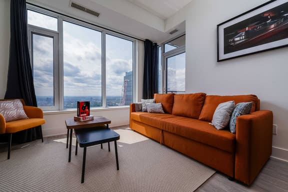 Stylish Yorkville 1BR | Prime Location - Image 1