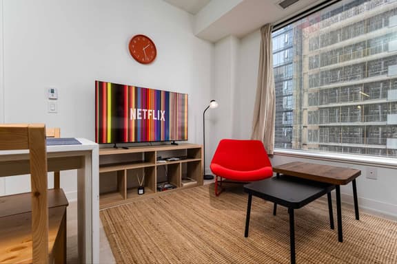 Stylish Yorkville 1BR | Prime Location - Image 1