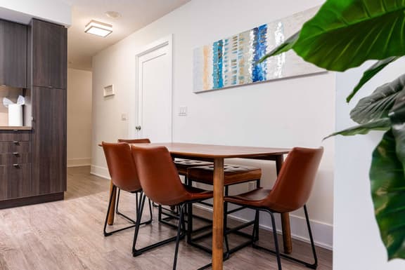 Sleek 3BR Retreat with Skyline Views - Image 1